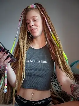 LucidLucy online show from December 1, 2:00 pm