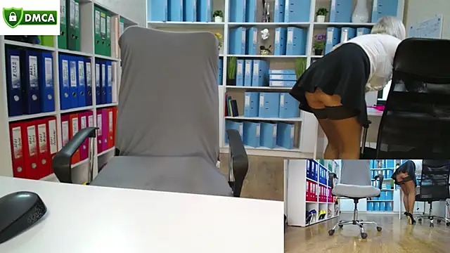 Snapshot of secret-office chatting on October 23, 5:18 am secret-office online show from October 23, 5:18 am