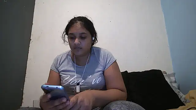 Indianbloom- online show from October 12, 3:00 pm