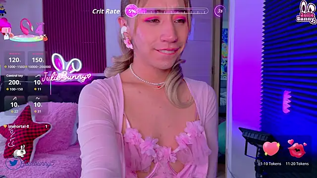 Snapshot of Littlebunny21 chatting on May 30, 7:33 pm Littlebunny21 online show from May 30, 7:33 pm