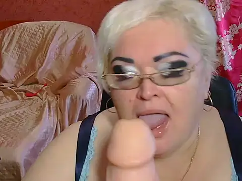 Snapshot of Iren4555 chatting on February 14, 5:30 am Iren4555 online show from February 14, 5:30 am