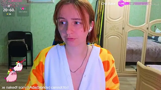 Snapshot of DanaMartina chatting on October 16, 5:19 am DanaMartina online show from October 16, 5:19 am