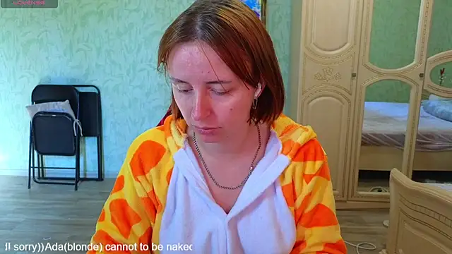 Snapshot of DanaMartina chatting on October 24, 10:00 am DanaMartina online show from October 24, 10:00 am