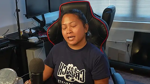 Bubbleliyah online show from February 24, 6:15 pm