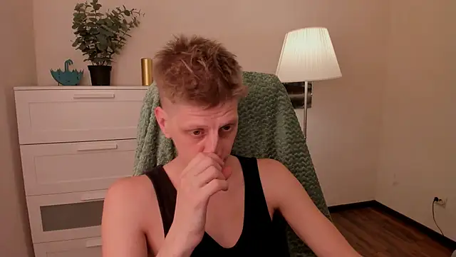 Snapshot of slim_andy chatting on November 9, 8:18 pm slim andy online show from November 9, 8:18 pm