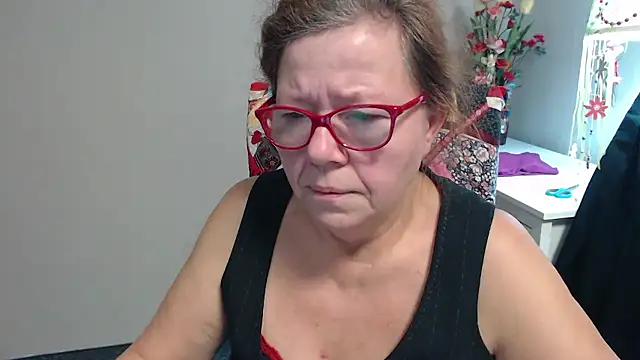 Snapshot of Adelewildx chatting on December 2, 7:36 am Adelewildx online show from December 2, 7:36 am