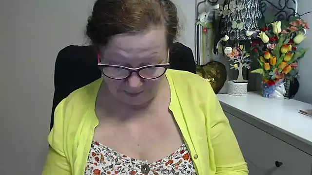 Adelewildx online show from March 25, 4:51 am