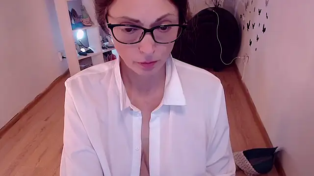 Snapshot of CaringSophie chatting on January 31, 12:18 pm CaringSophie online show from January 31, 12:18 pm