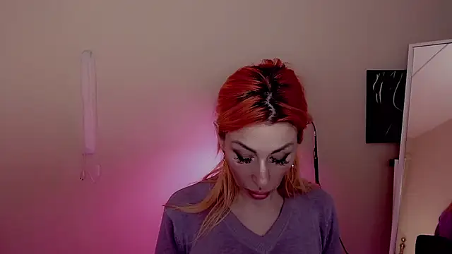 Snapshot of AnnieGOld_ chatting on December 27, 8:45 am AnnieGOld  online show from December 27, 8:45 am