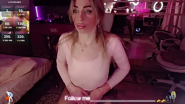 AnnieGOld  online show from March 29, 7:58 pm