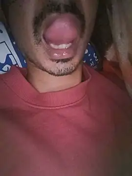dreamtoungelick69 online show from July 4, 8:37 pm