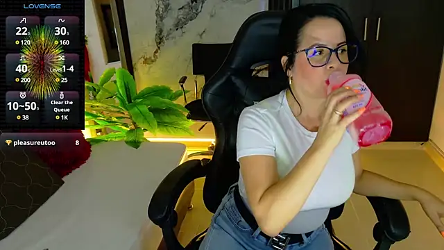 pamelajackson online show from January 20, 10:04 pm