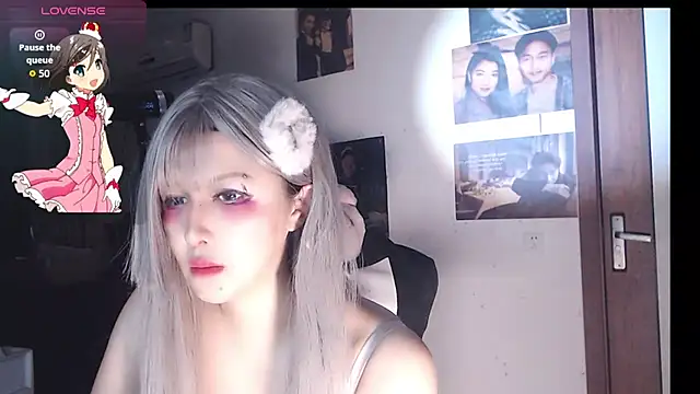 Snapshot of candy_cola chatting on October 22, 2:34 am candy cola online show from October 22, 2:34 am