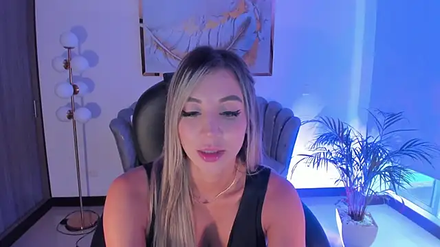 ZoePresleyX online show from February 1, 10:13 pm