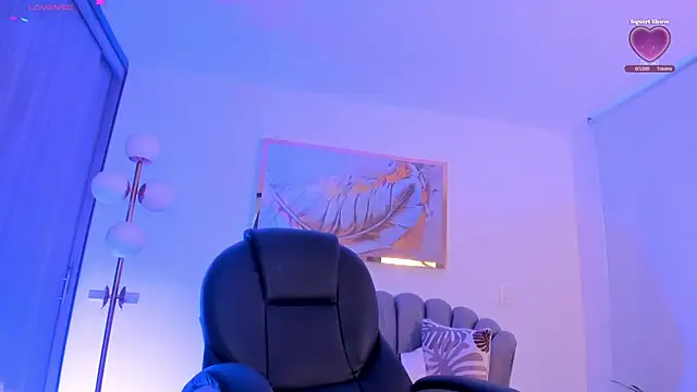 ZoePresleyX online show from December 14, 10:25 pm