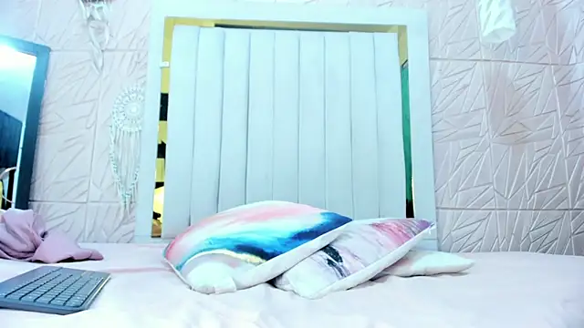 Rebecca Mitchell online show from November 21, 11:53 am