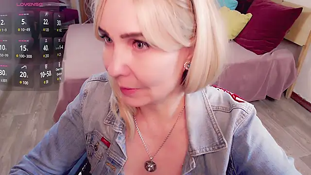 Snapshot of _unique_cam_ chatting on January 6, 1:08 pm  unique cam  online show from January 6, 1:08 pm