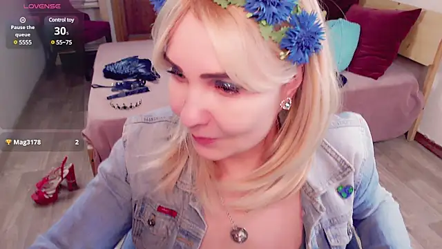 Snapshot of _unique_cam_ chatting on February 2, 12:02 pm  unique cam  online show from February 2, 12:02 pm