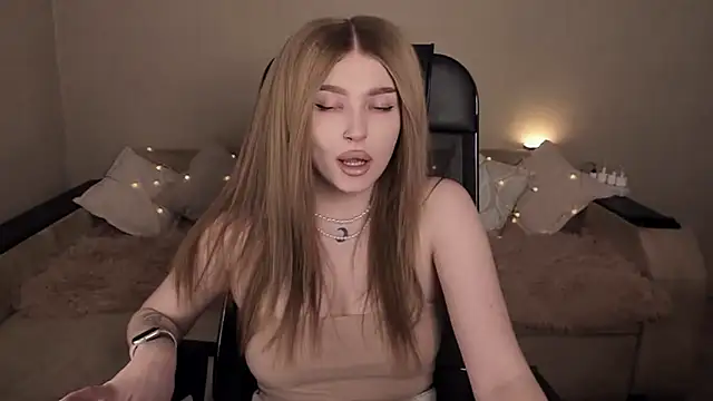 ViolettaLopez online show from February 20, 3:41 pm