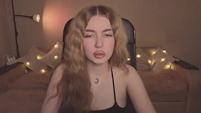 ViolettaLopez online show from February 15, 4:36 pm