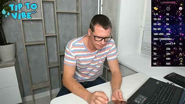 Smallnipples online show from December 2, 5:30 pm