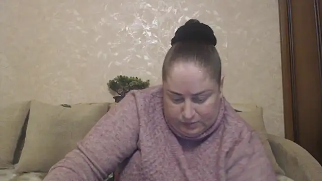 Amy August online show from April 8, 5:57 pm