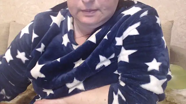 Amy August online show from April 12, 5:40 pm