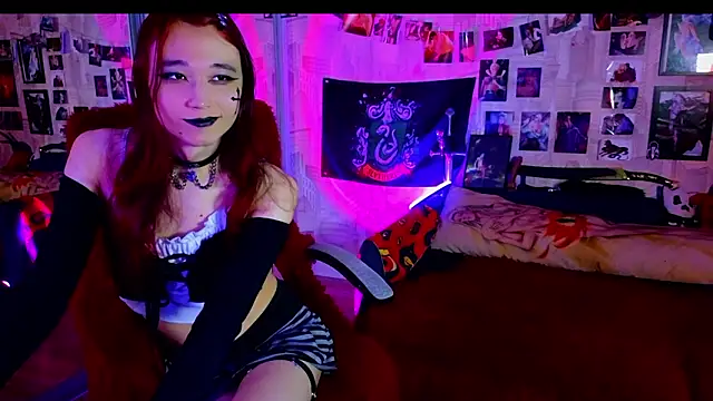 Snapshot of vetansenda chatting on March 21, 10:24 pm vetansenda online show from March 21, 10:24 pm