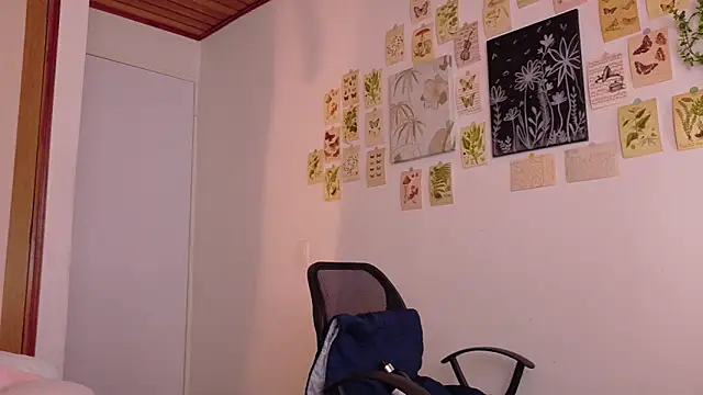 Snapshot of kinky_rider chatting on February 15, 11:12 pm kinky rider online show from February 15, 11:12 pm