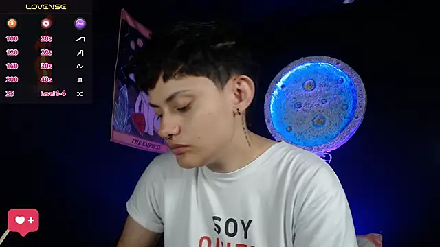 girl intense444 online show from January 14, 1:06 pm