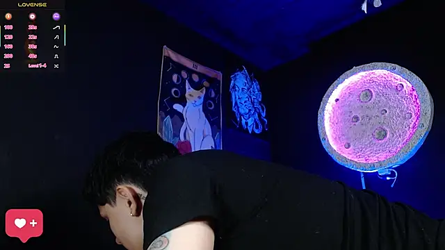 girl intense444 online show from March 27, 1:22 pm