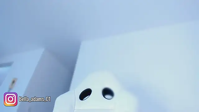 Snapshot of bella_adams_ chatting on November 14, 8:40 pm bella adams online show from November 14, 8:40 pm