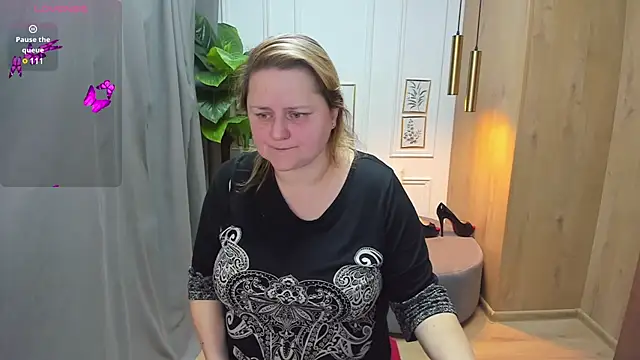 Snapshot of ScarlettSoft chatting on December 17, 5:51 am ScarlettSoft online show from December 17, 5:51 am