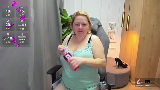 Snapshot of ScarlettSoft chatting on March 18, 6:03 am ScarlettSoft online show from March 18, 6:03 am