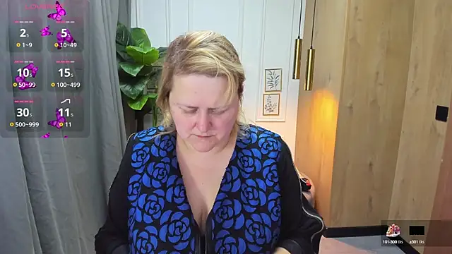 Snapshot of ScarlettSoft chatting on October 14, 5:19 am ScarlettSoft online show from October 14, 5:19 am