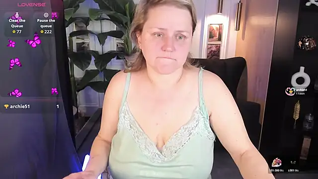 Snapshot of ScarlettSoft chatting on May 15, 5:47 am ScarlettSoft online show from May 15, 5:47 am