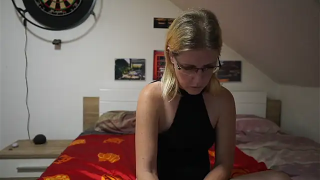 Moistdevil online show from November 17, 1:50 pm