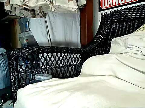 HungHawaiian808xh online show from March 27, 2:06 am