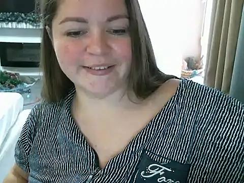 Snapshot of cute__cherry chatting on December 13, 1:01 pm cute  cherry online show from December 13, 1:01 pm