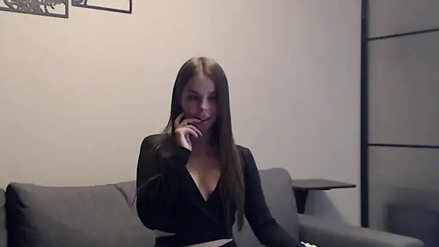 Melanie Scott Richerds online show from September 25, 9:07 pm