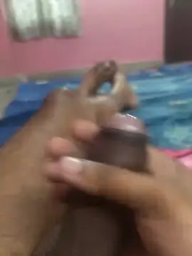 Snapshot of omar23121 chatting on December 26, 9:33 am omar23121 online show from December 26, 9:33 am