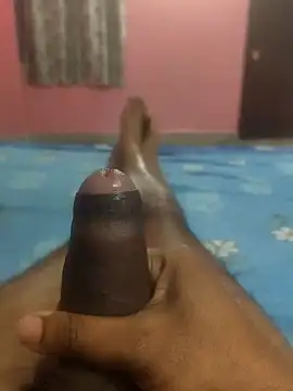 Snapshot of omar23121 chatting on January 2, 6:01 pm omar23121 online show from January 2, 6:01 pm