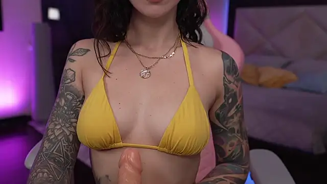 Snapshot of GirlGogo chatting on November 6, 10:10 pm GirlGogo online show from November 6, 10:10 pm