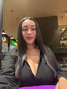 Snapshot of Roseechannel chatting on December 17, 12:05 am Roseechannel online show from December 17, 12:05 am