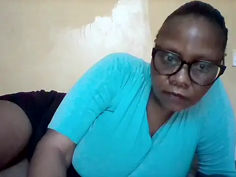 Snapshot of Africangal chatting on February 17, 8:11 am Africangal online show from February 17, 8:11 am