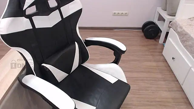 Snapshot of Mandarin4ks chatting on March 17, 12:35 pm Mandarin4ks online show from March 17, 12:35 pm