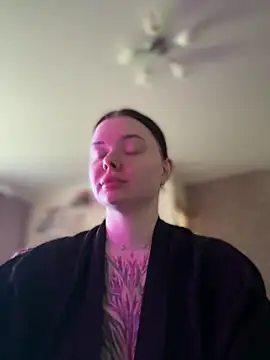 Snapshot of MommyDimitrescu_ chatting on May 19, 6:09 am MommyDimitrescu online show from May 19, 6:09 am
