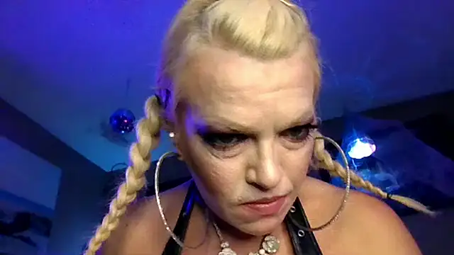 Snapshot of marilyn420 chatting on December 2, 8:30 am marilyn420 online show from December 2, 8:30 am