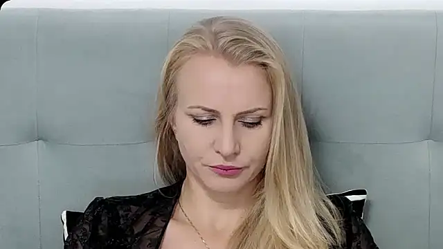 Snapshot of K__Adrienne chatting on September 18, 4:58 am K  Adrienne online show from September 18, 4:58 am
