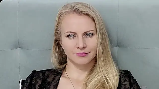 Snapshot of K__Adrienne chatting on October 13, 5:29 am K  Adrienne online show from October 13, 5:29 am